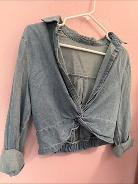 Light Denim Twist-Front Top Size Small